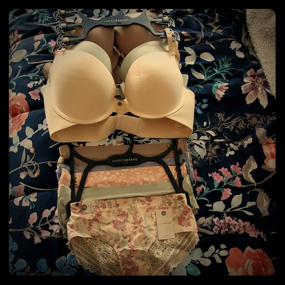 Bra and underwear bundle